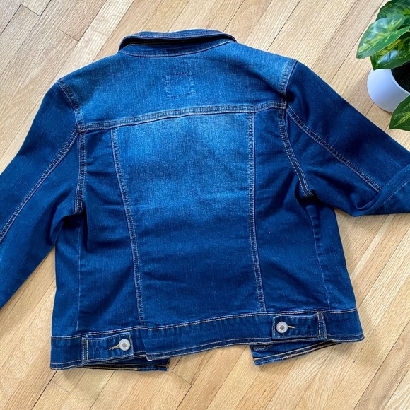 Dark Wash Button-Front Denim Jacket with Pockets – Size M - Picture 6 of 8
